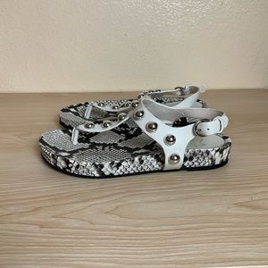 MARC FISHER- INDIE STUDDED FLAT THONG LEATHER SANDAL